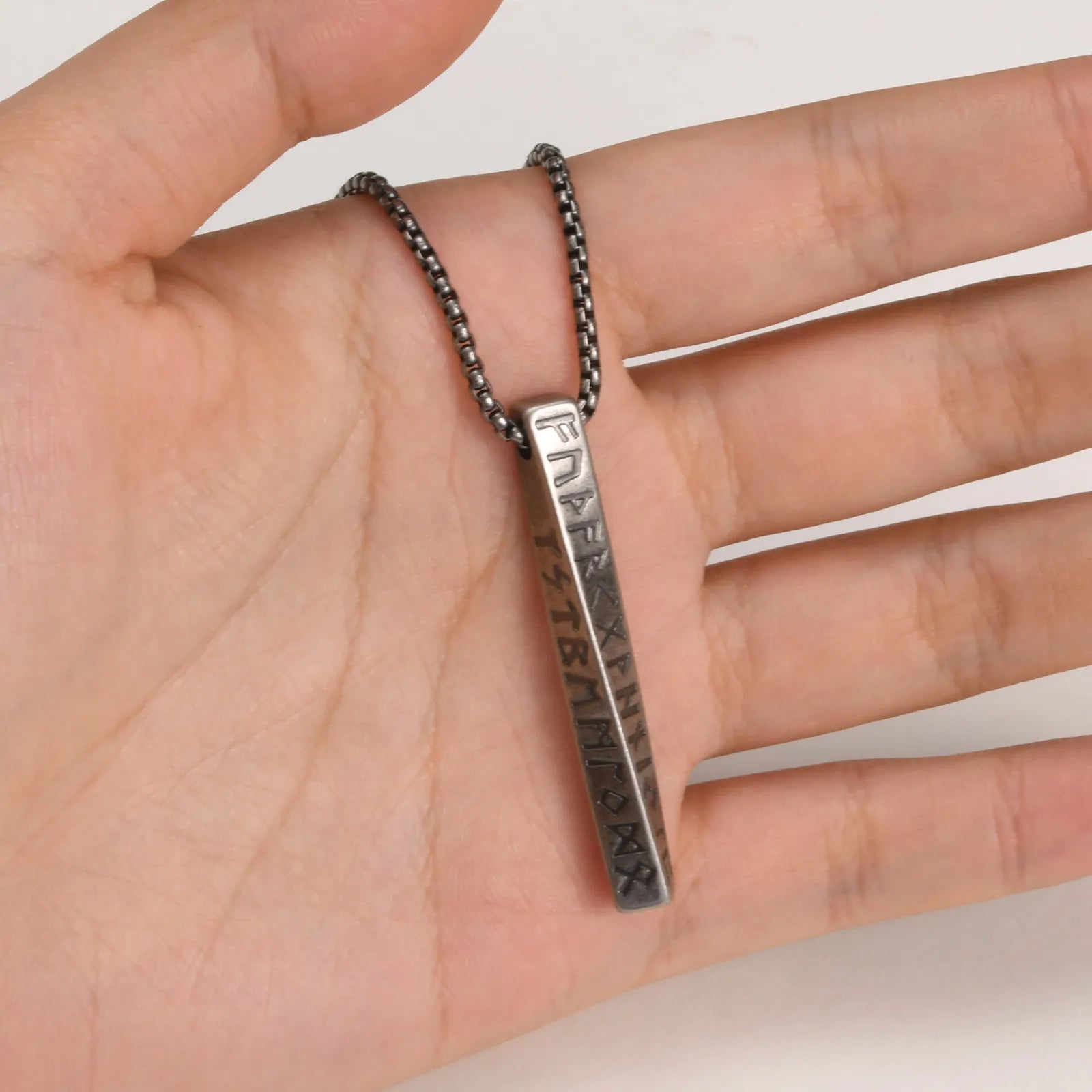 Collier Pendentif Runes Vikings – Acier Inoxydable, Homme & Femme