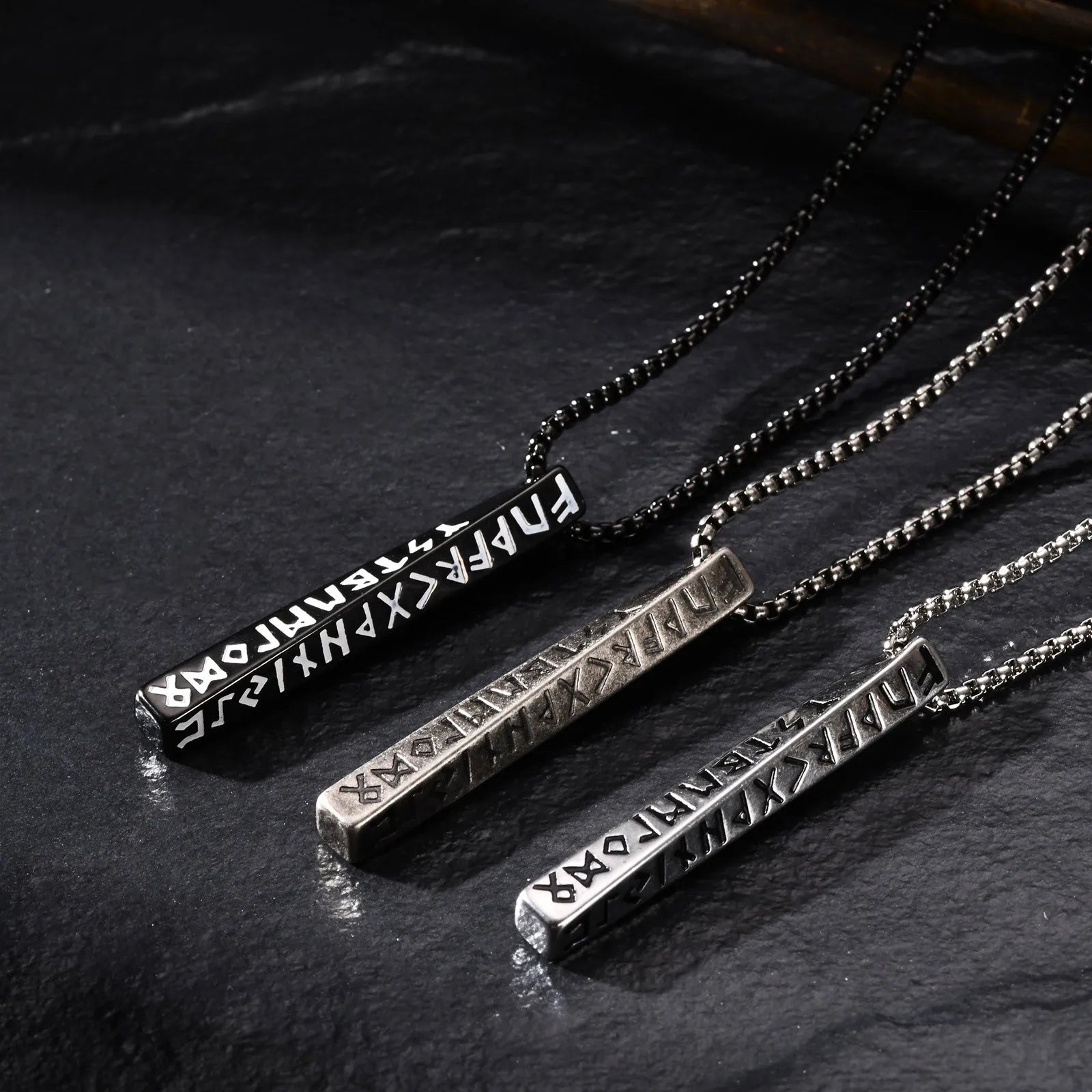 Collier Pendentif Runes Vikings – Acier Inoxydable, Homme & Femme