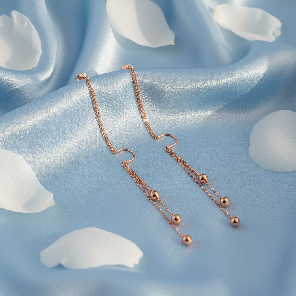 Boucles d'oreilles pendantes or rose sur tissu de soie bleue - Élégance et féminité